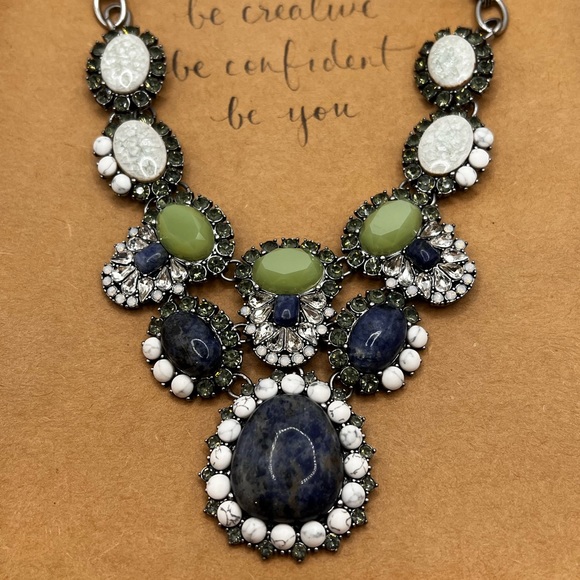 Elegant Statement Necklace - Picture 2 of 3